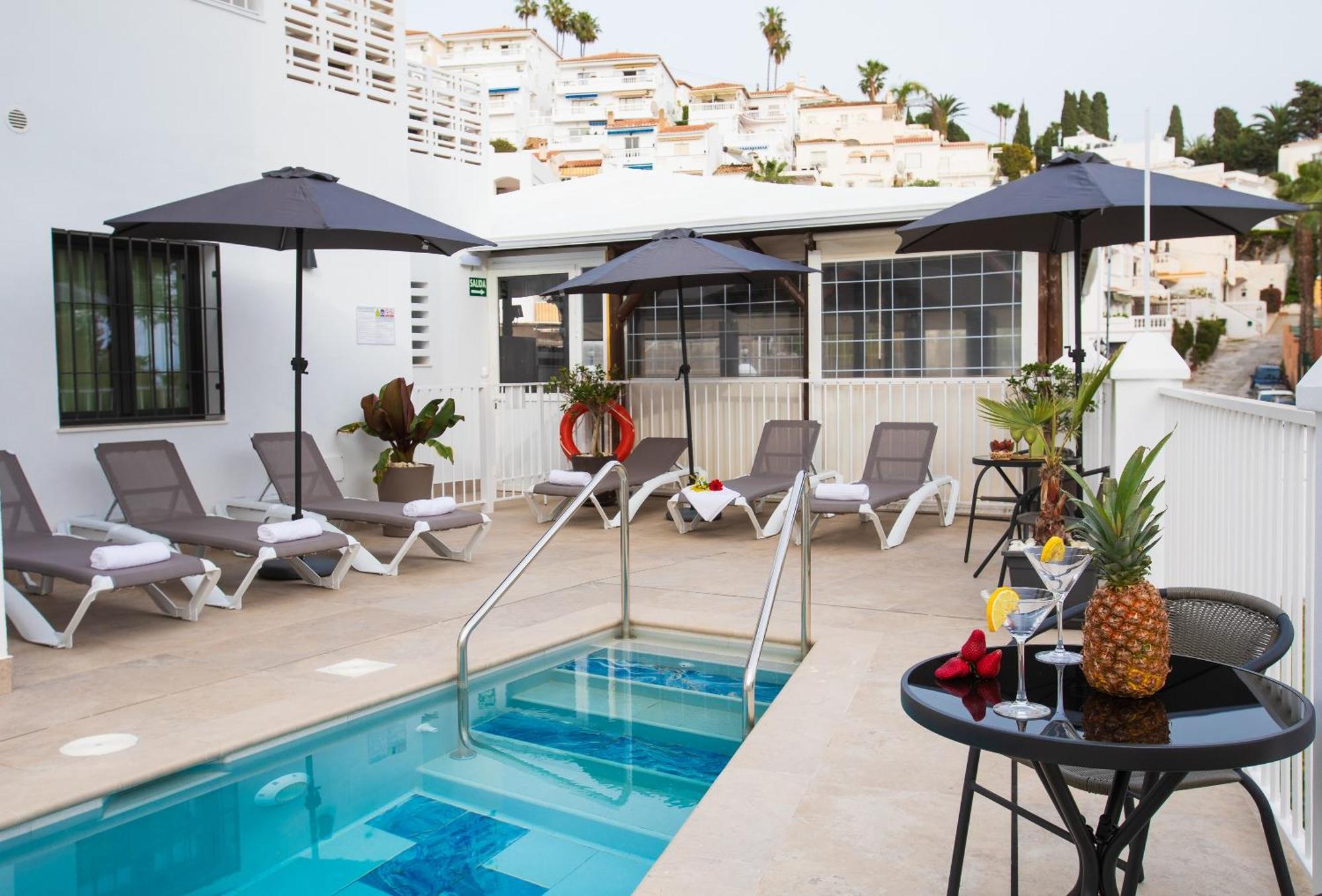 Boutique Rooms Playa Burriana Nerja Exterior photo