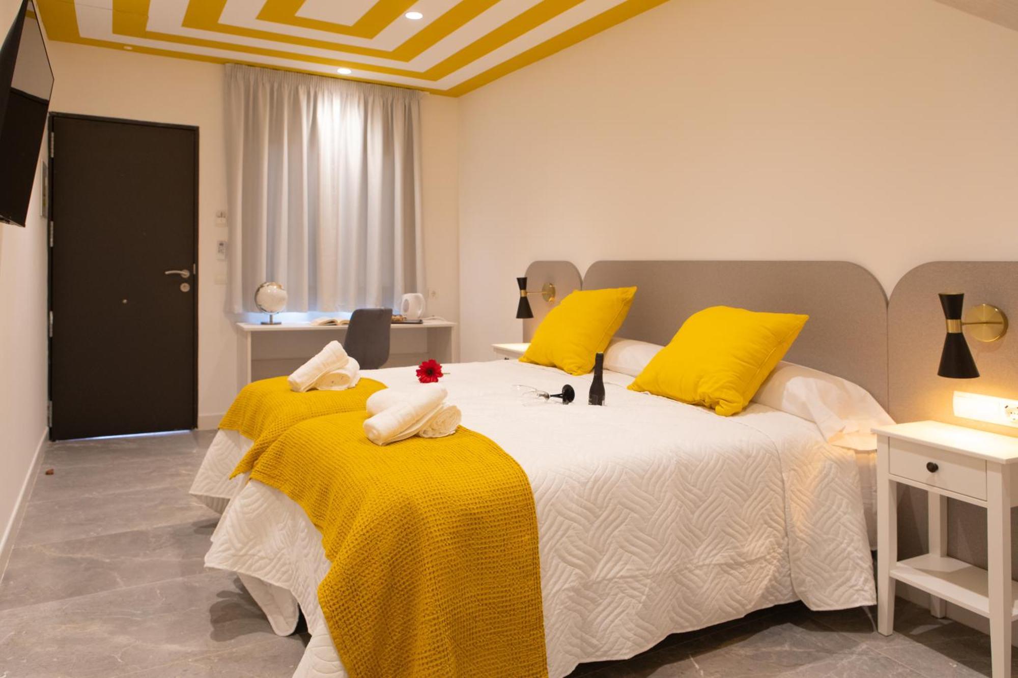 Boutique Rooms Playa Burriana Nerja Exterior photo