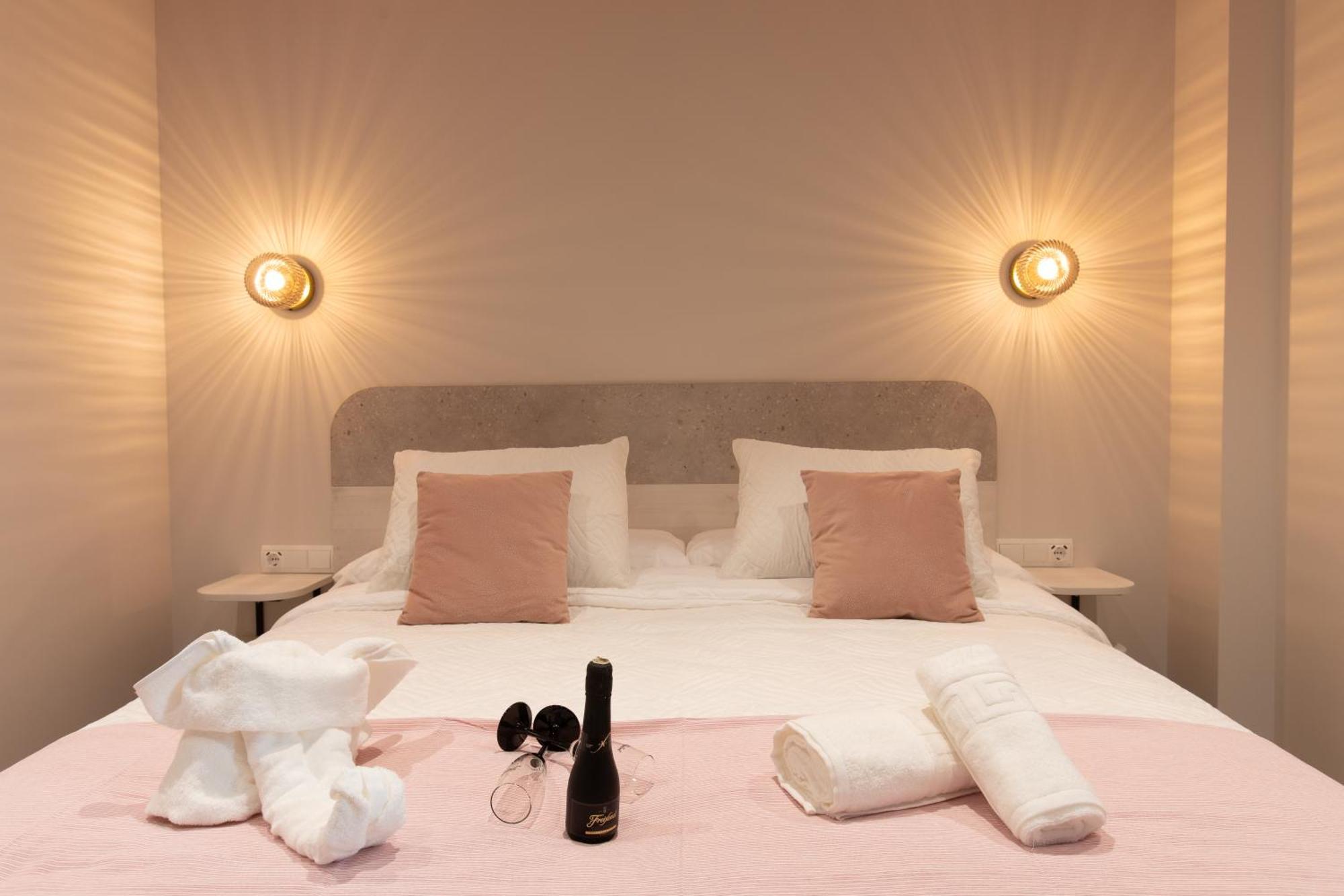 Boutique Rooms Playa Burriana Nerja Exterior photo